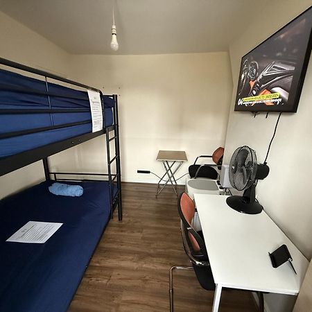 ロンドンUpton Park - Houseアパートメント エクステリア 写真